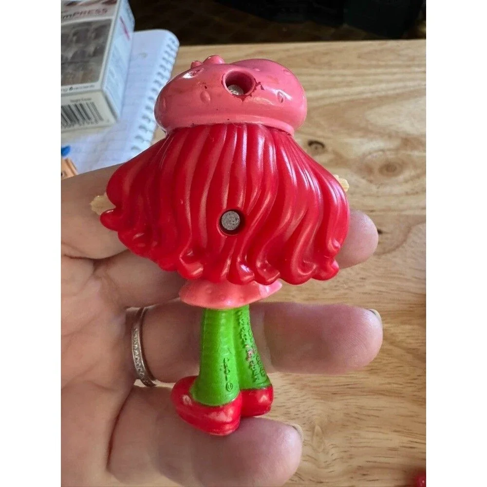 early-2000s Strawberry Shortcake figure lot of 4 figures plus two accessories